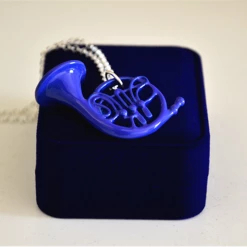 NewCosplay How I Met Your Mother HIMYM Blue French Horn Necklace Pendant